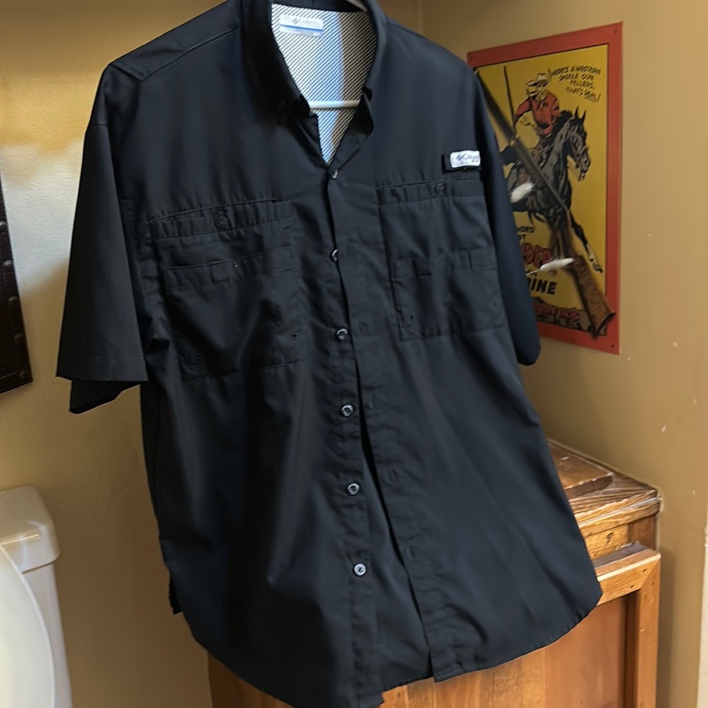 Men’s Columbia PFG shirt sz small. Great condition.